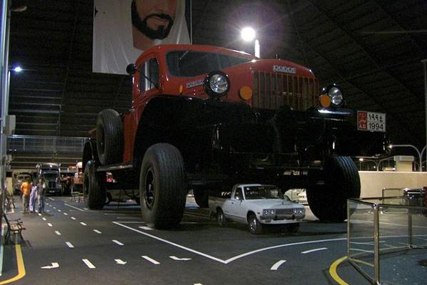 Жемчужина коллекции - самый большой в мире Dodge! %) Нажми, чтобы посмотреть в полный размер Жемчужина коллекции - самый большой в мире Dodge! %) Увеличить