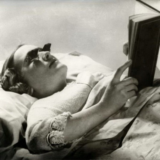 Очки для чтения лежа (Англия, 1936).
Нажми, чтобы посмотреть в полный размер Очки для чтения лежа (Англия, 1936).
Увеличить