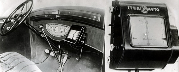 “GPS-навигатор” образца 1932 с прокручивающейся картой, скорость прокрутки зависит от скорости автомобиля.
Нажми, чтобы посмотреть в полный размер “GPS-навигатор” образца 1932 с прокручивающейся картой, скорость прокрутки зависит от скорости автомобиля.
Увеличить