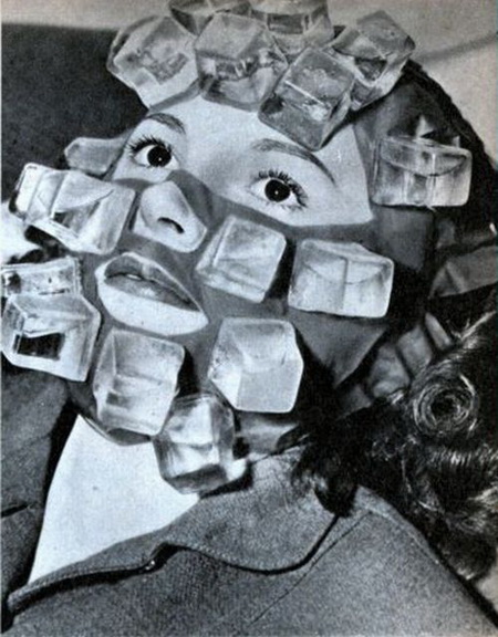 Компресс со льдом против похмелья, придуманный в 1947 году сотрудником Max Factor для голливудских актрис.
Нажми, чтобы посмотреть в полный размер Компресс со льдом против похмелья, придуманный в 1947 году сотрудником Max Factor для голливудских актрис.
Увеличить