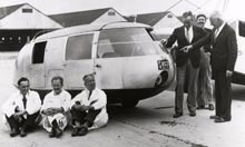Только что законченный Dymaxion Номер 1 возле фабрики Бриджепорт в июле 1933 года. Фотография: Архивы Фуллера в Бакминстере Нажми, чтобы посмотреть в полный размер Только что законченный Dymaxion Номер 1 возле фабрики Бриджепорт в июле 1933 года. Фотография: Архивы Фуллера в Бакминстере Увеличить